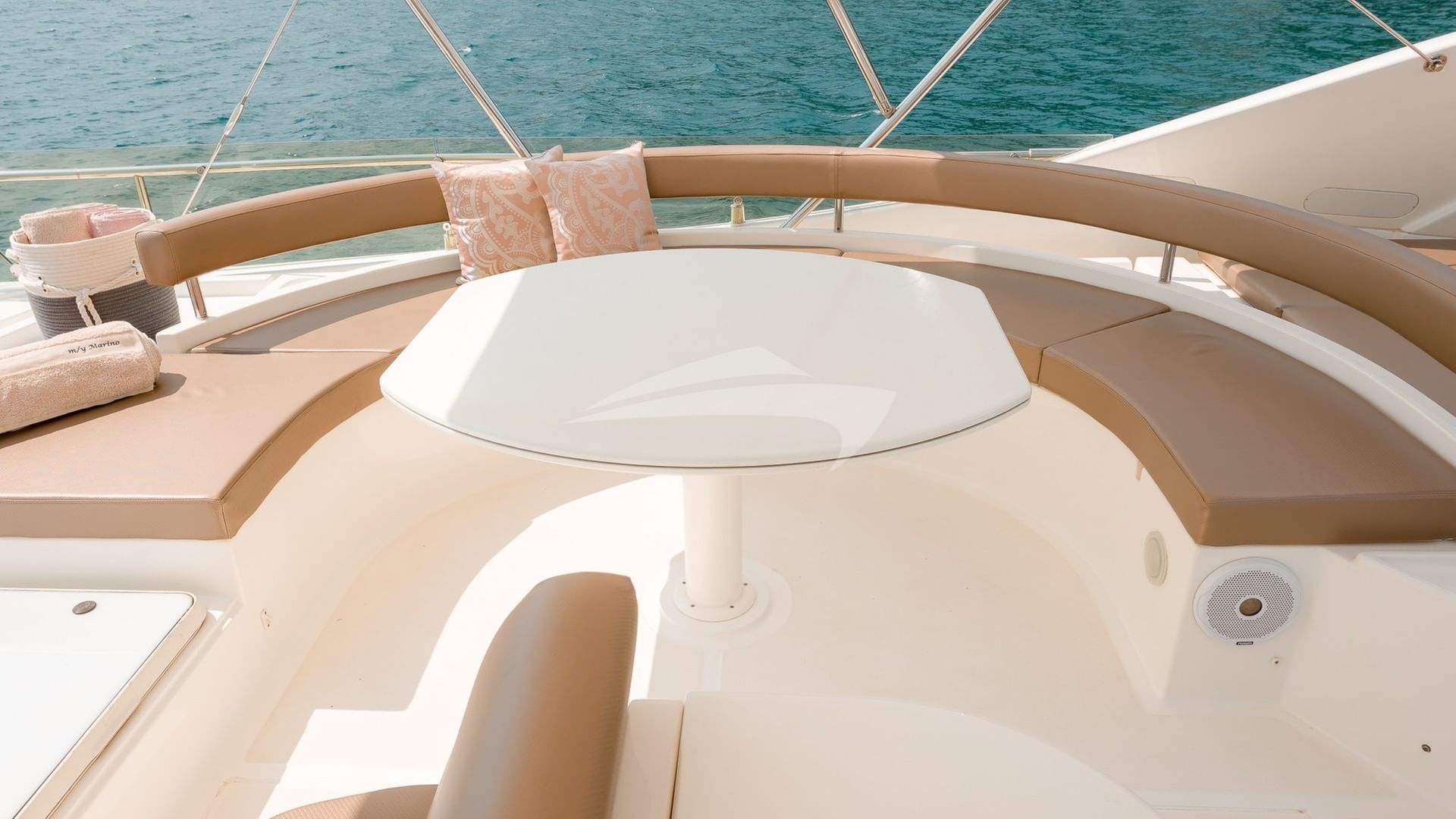 Flybridge seatng area