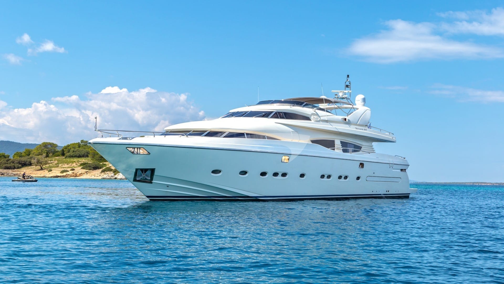 Motor Yacht Divine external