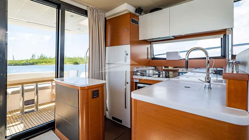 WHISKY AND WAVES 16m motor yacht charter, photo 5
