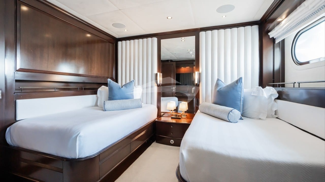 Twin stateroom (with additional pullman)