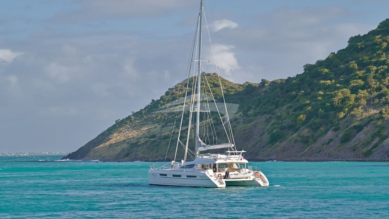 Lady Alliaura sailing