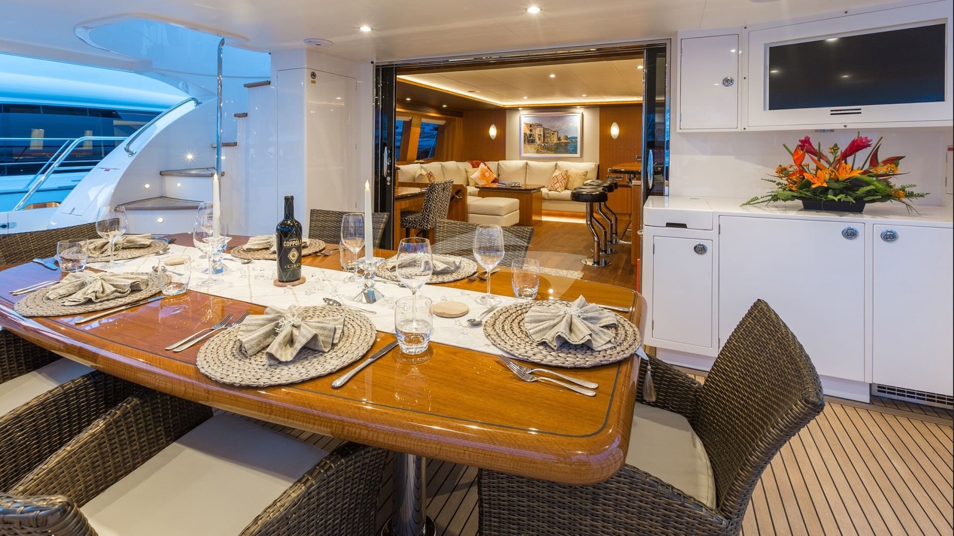 Aft deck dining looking to the saloon