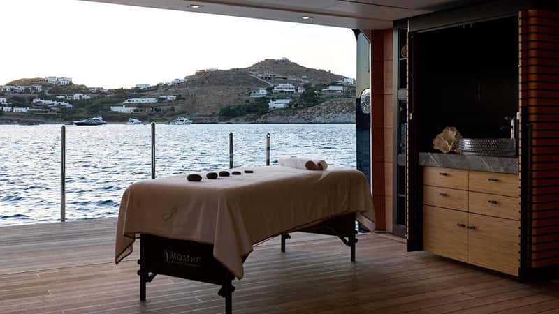 AMARYLLIS 79m motor yacht charter, photo 4