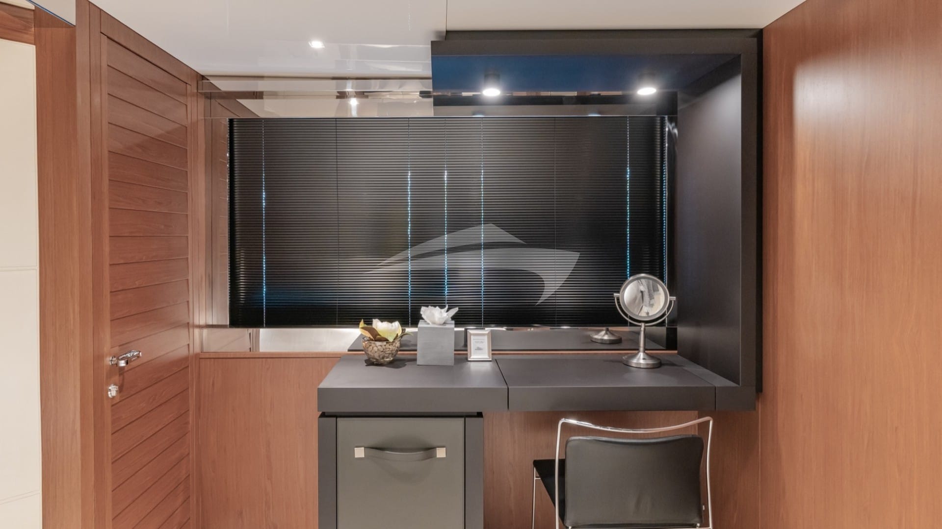 LOWER DECK VIP STATEROOM STUDY