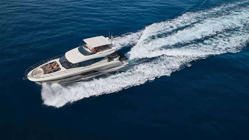 SIMULL 21m motor yacht charter