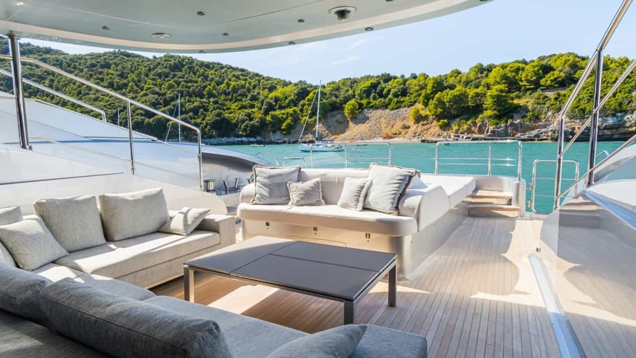 Main deck aft