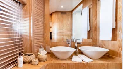 MIDNIGHT MADNESS 26m motor yacht charter, photo 10