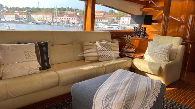 MAGIC SIX yacht charter photo 4