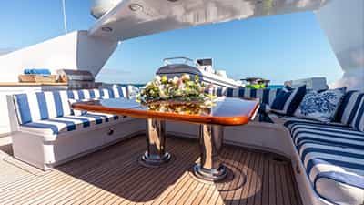 Top deck