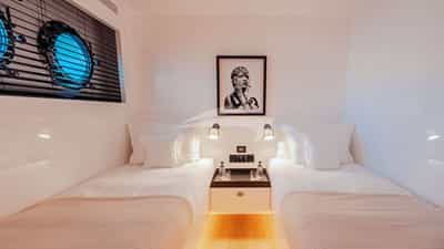 Twin bed cabin