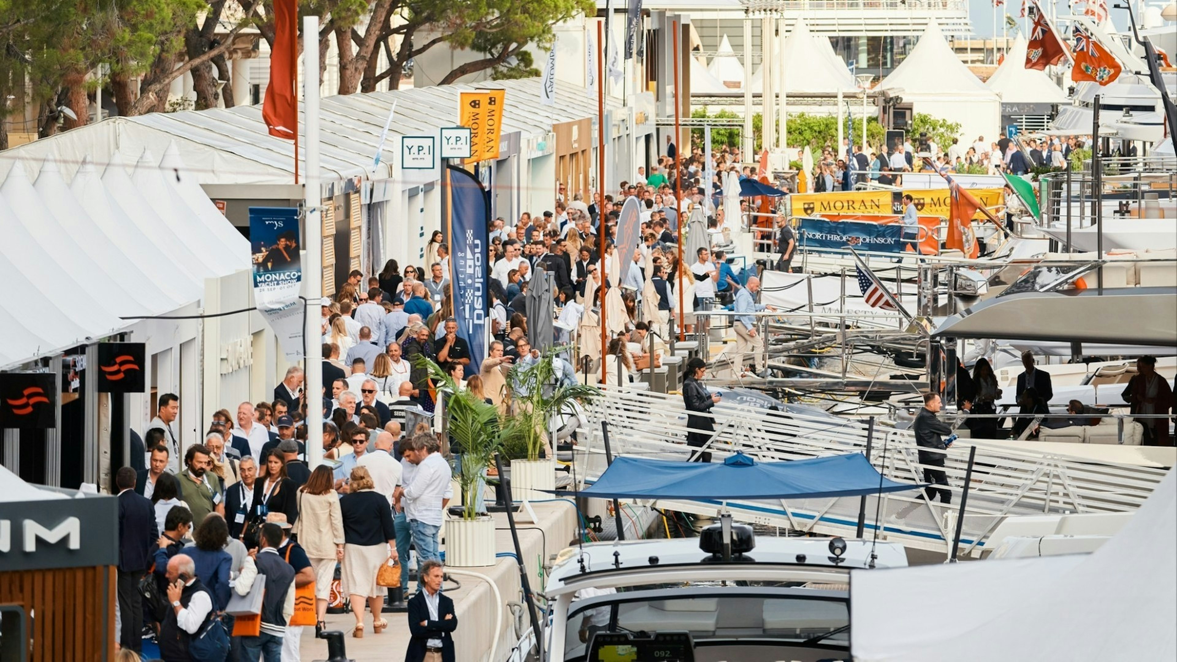 The famous motorboat exhibition, mega yacht show, clients and yacht brokers discuss the novelties of the boating industry