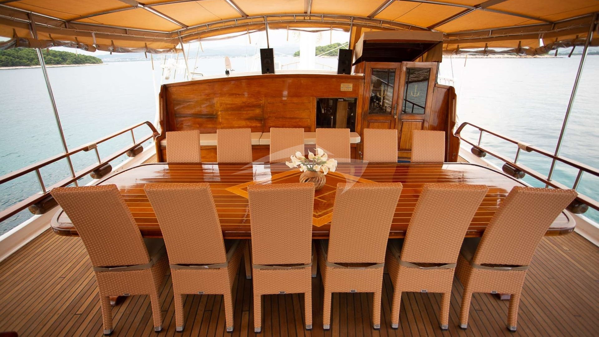Deck Dining