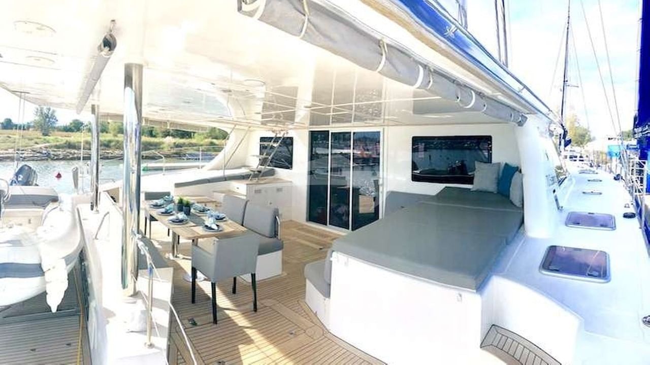 Companionway Stern to Bow