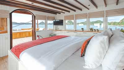 MASTER ROOM 1