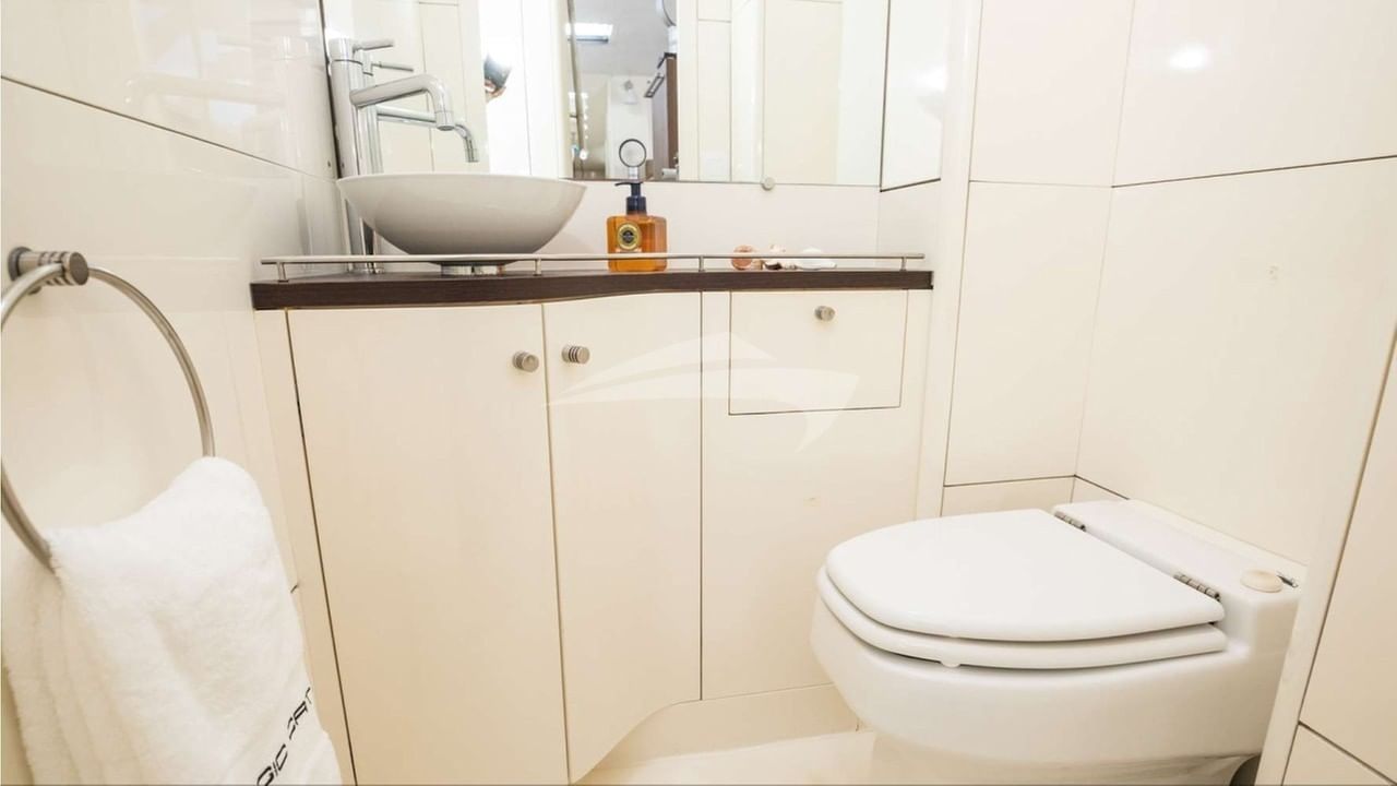 MAGIC CAT - Bathroom