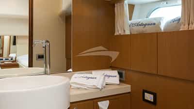 Twin ensuite detail
