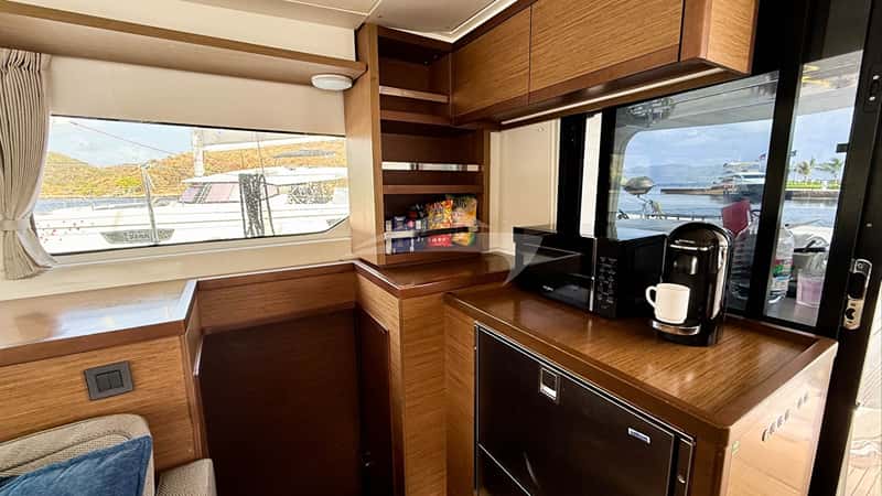 KERRY LEE 14m sailing yacht charter, photo 8