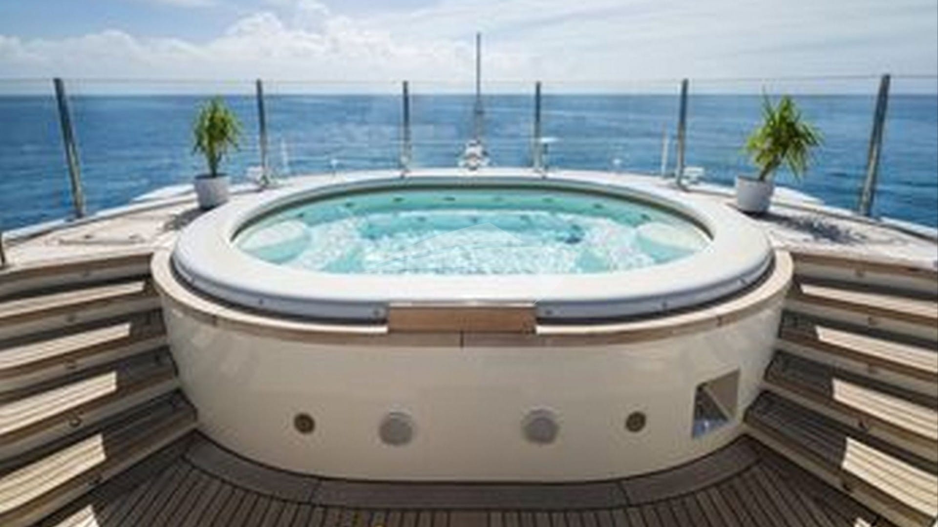 Deck Jacuzzi