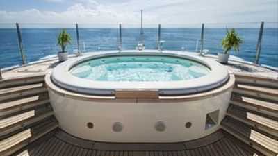 Deck Jacuzzi
