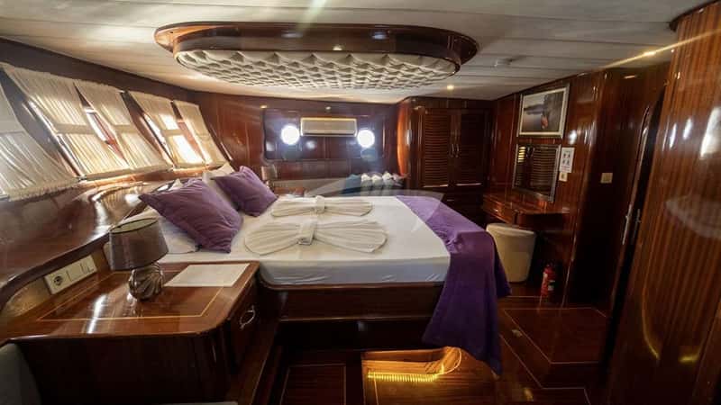 QUEEN LILA 30m motor yacht charter, photo 9