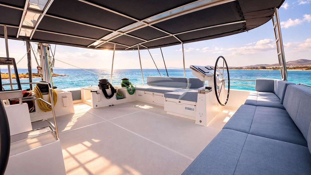Royal-Destiny-Flybridge