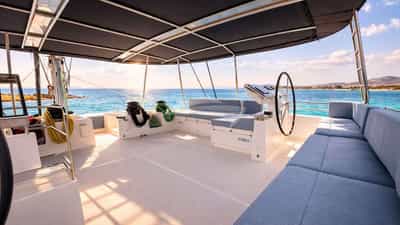 Royal-Destiny-Flybridge