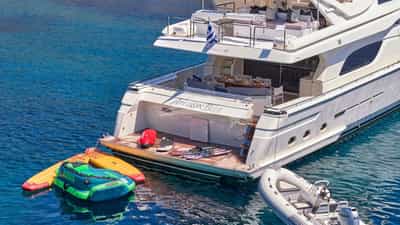 Aft with water toys