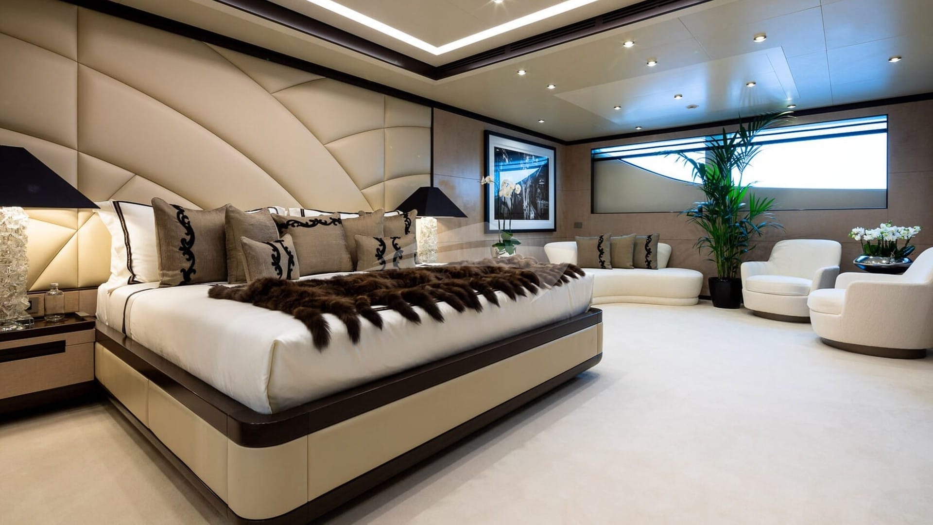 Motor Yacht TRIUMPH master