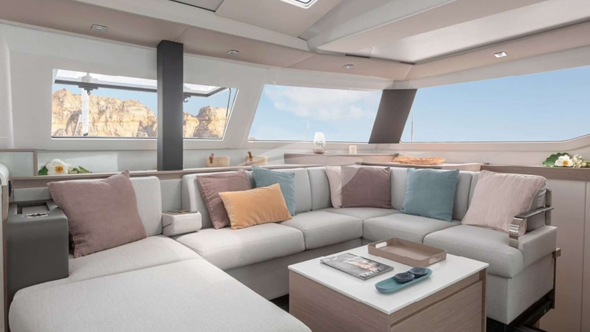 Bright and spacious saloon