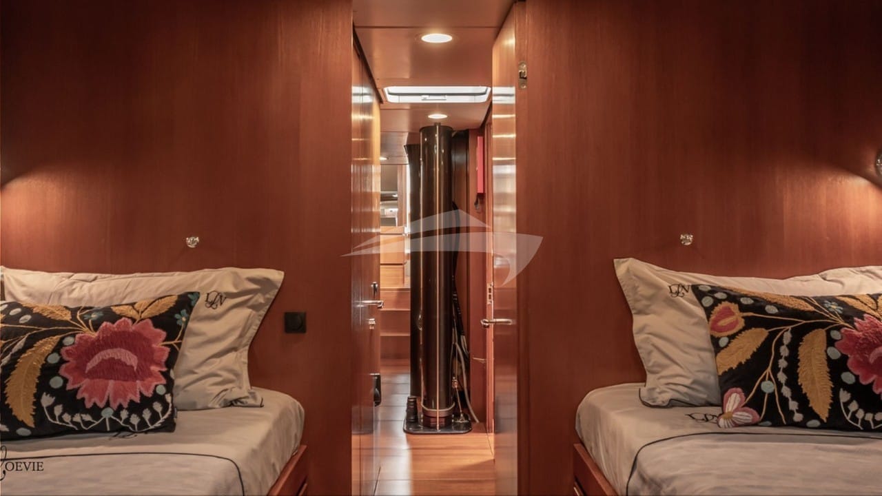 bgyb_charter_sailing_yacht_swan76_loevie_newinterior16