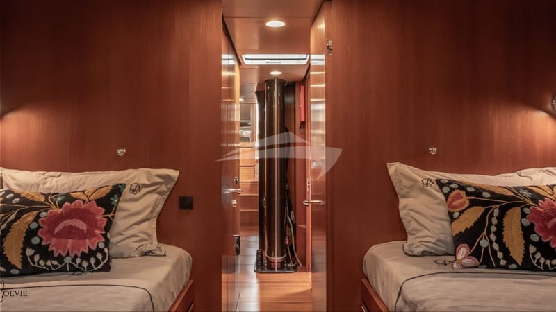 bgyb_charter_sailing_yacht_swan76_loevie_newinterior16