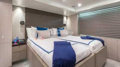 Lower deck twin convertible cabin