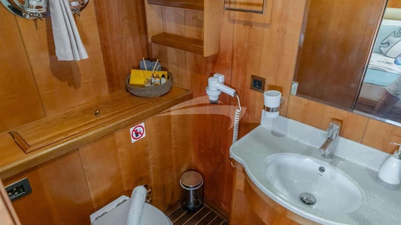 QUEEN OF SEA 29m motor yacht charter, photo 8