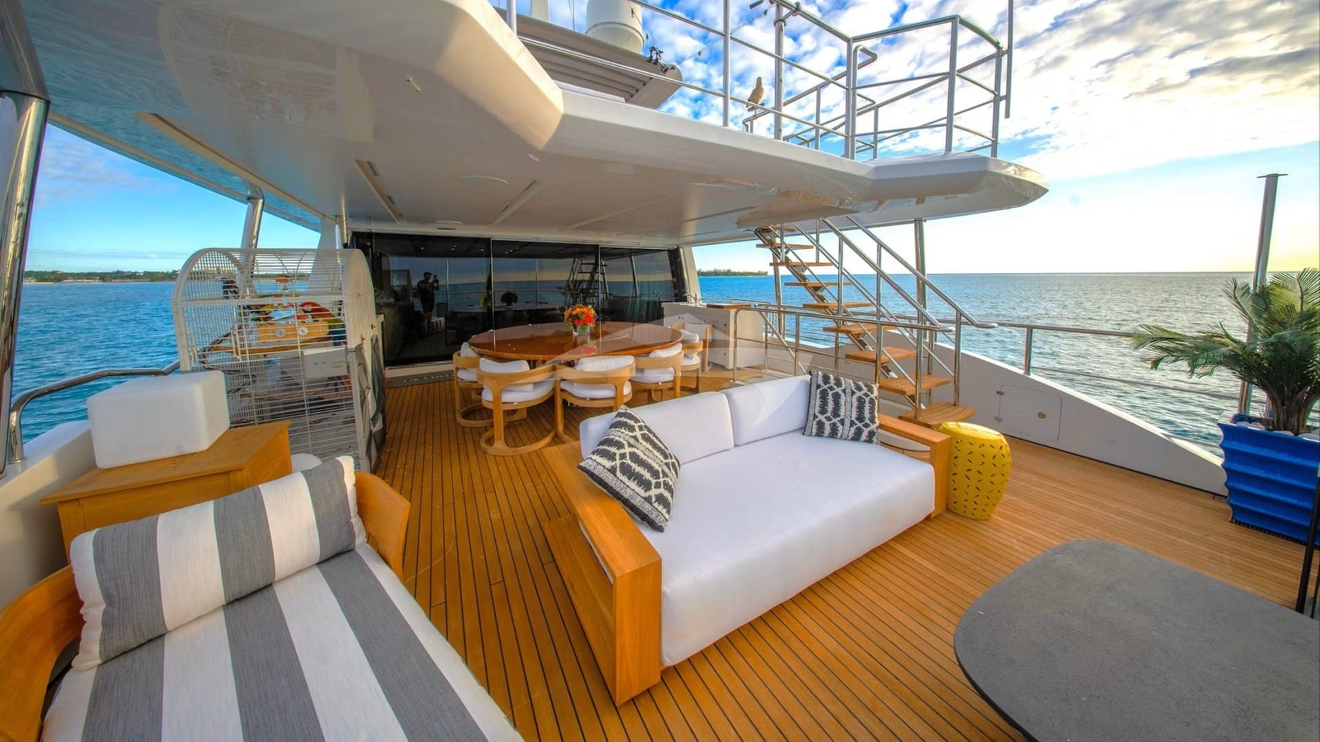 Aft Deck Seating