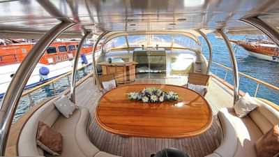 AFT Deck - Dining Area
