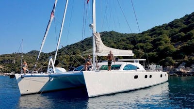 Laysan-great fun under sail & at anchor