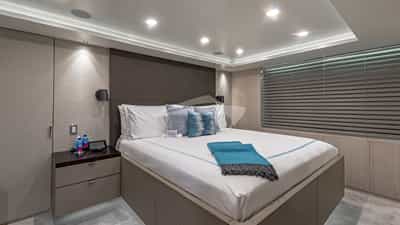 Lower deck double cabin
