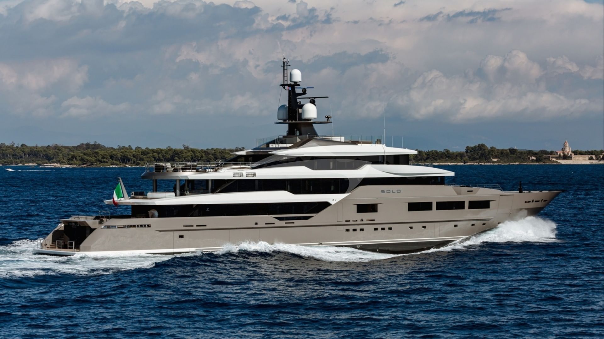 Underway side profile