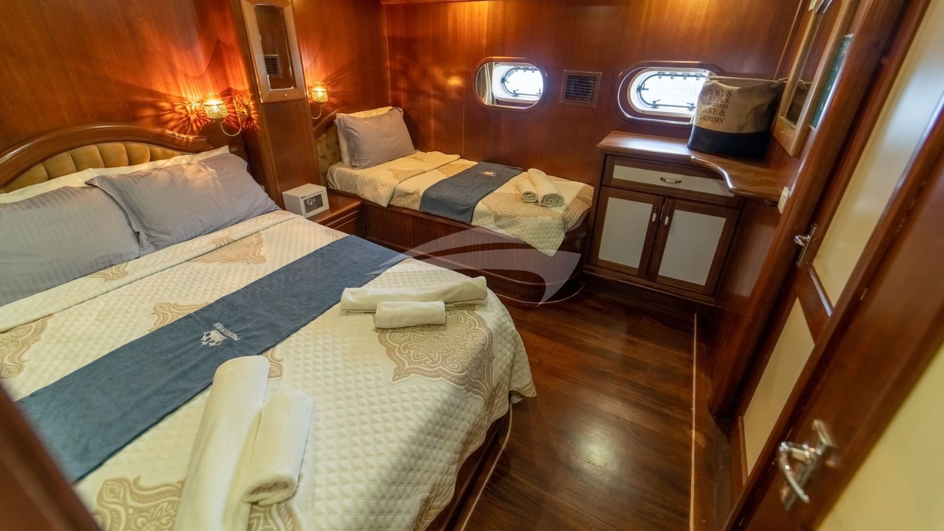 Triple Cabin 1A