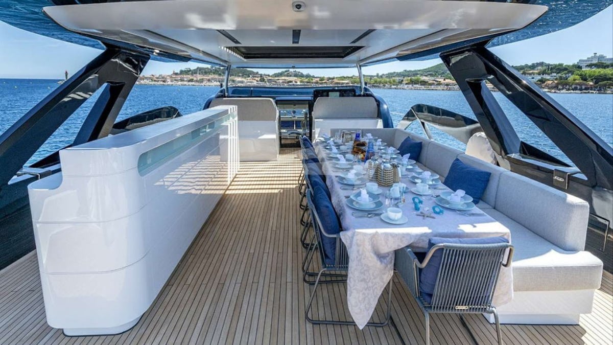 Sundeck Dining Sundeck Dining