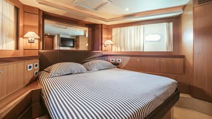 TO ESCAPE 21m motor yacht charter, photo 9