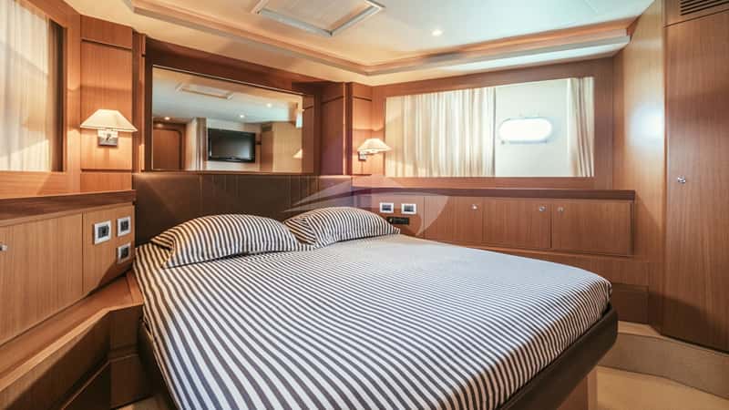 TO ESCAPE 21m motor yacht charter, photo 9