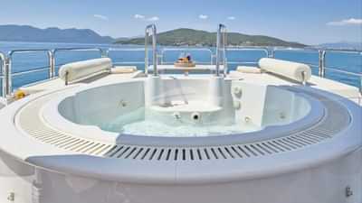 Deck Jacuzzi
