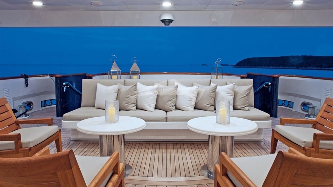 Aft deck seating