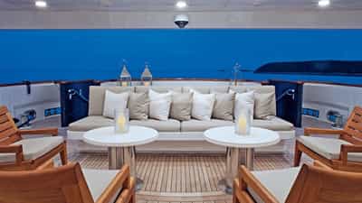 Aft deck seating