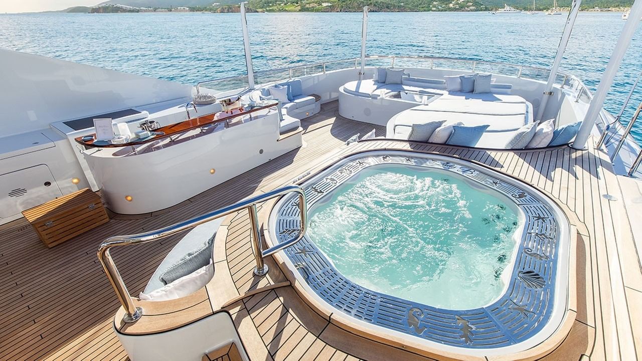 SUN DECK JACUZZI