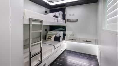 Guest cabin