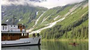 DISCOVERYYacht Charter