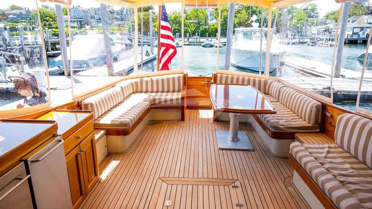 Cockpit Lounge
