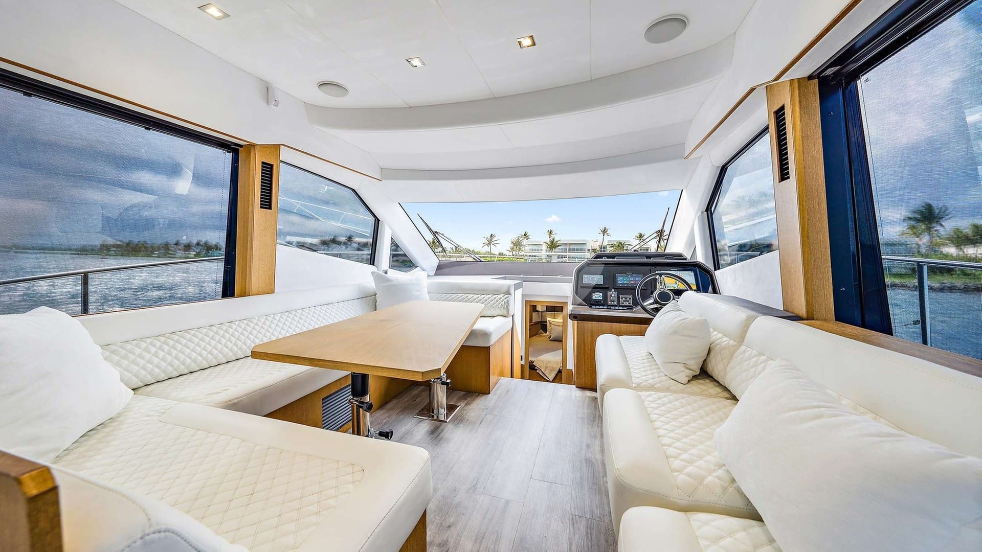 Main Saloon / Dining